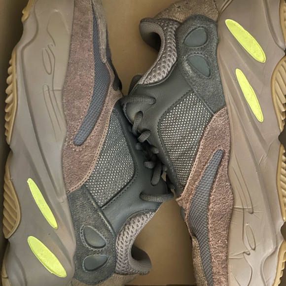 Rare shoe inventory clearout. $4,000 value - Picture 2 of 11